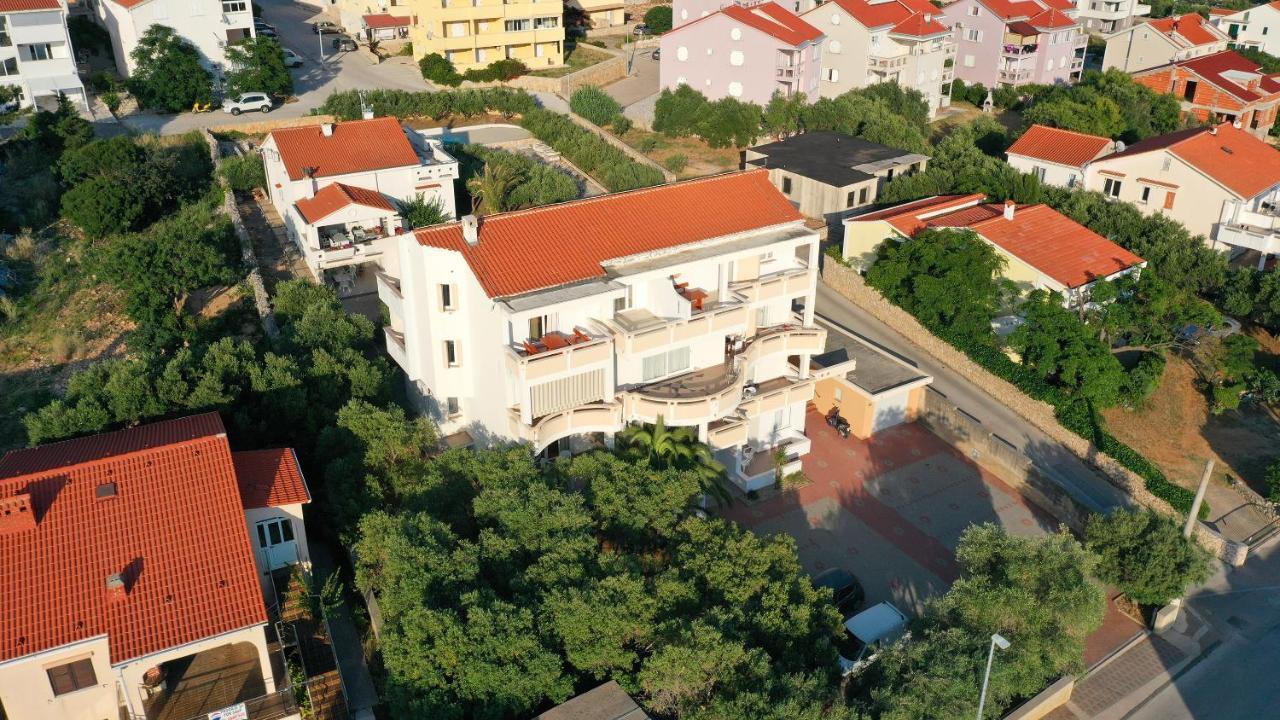 Apartments Tomy Novalja Exterior foto